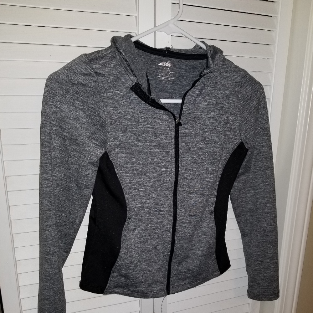 Light weight hooded jacket